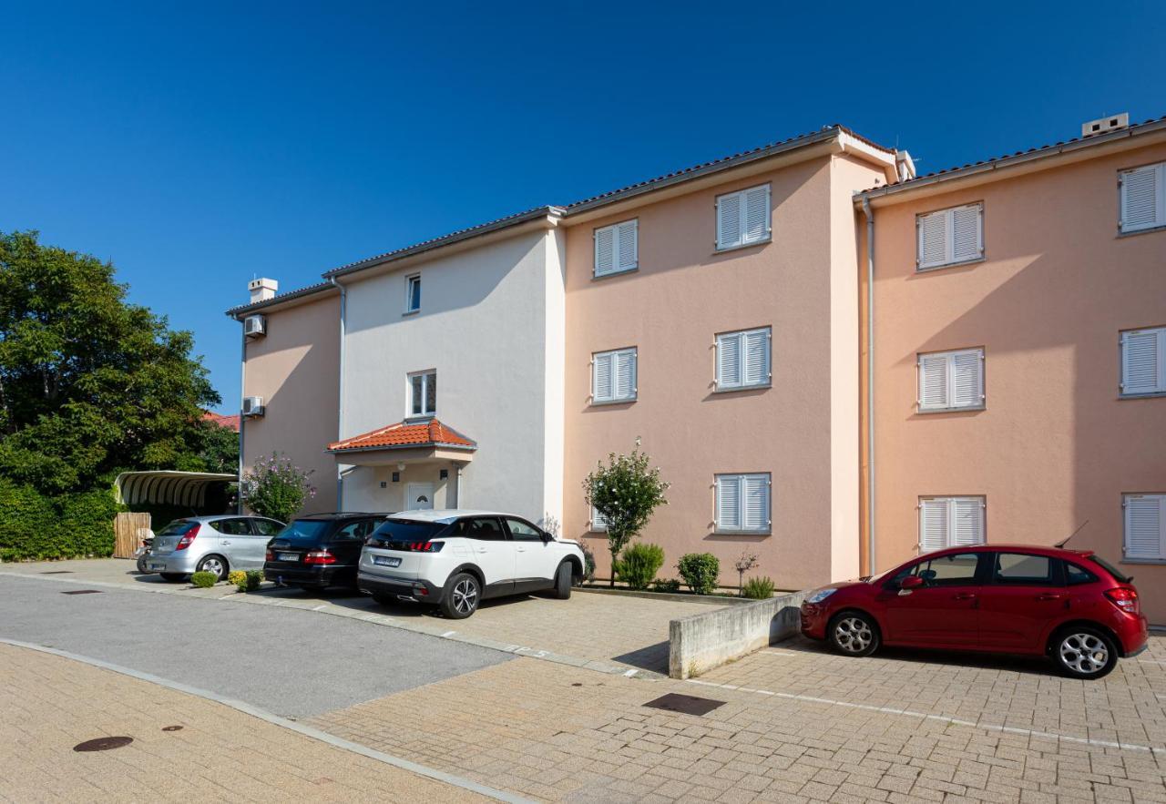 Apartments Crnekovic IV Baška Eksteriør bilde