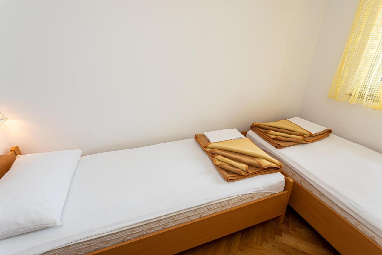 Apartments Crnekovic IV Baška Eksteriør bilde