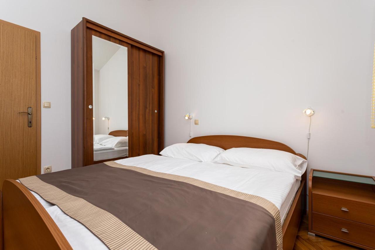 Apartments Crnekovic IV Baška Eksteriør bilde