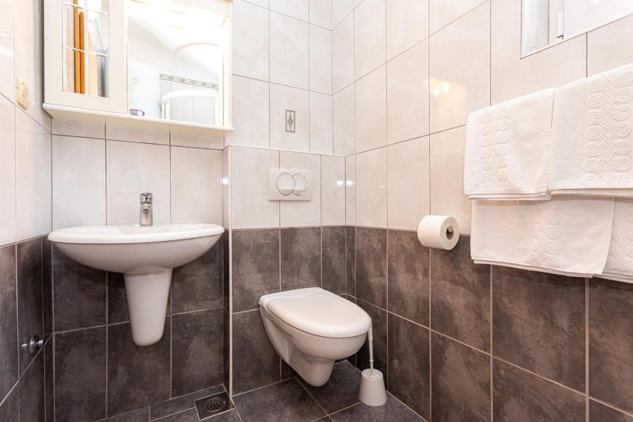 Apartments Crnekovic IV Baška Eksteriør bilde