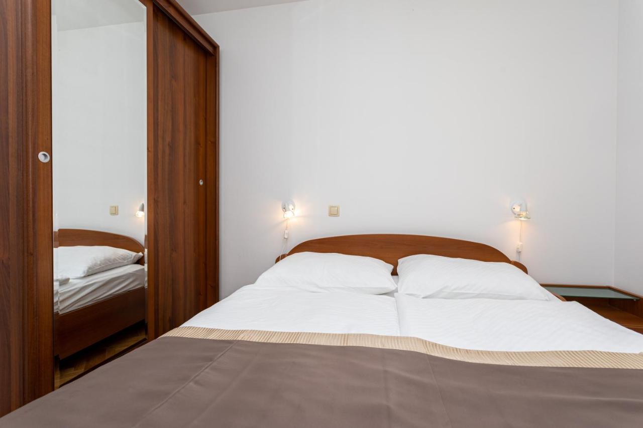 Apartments Crnekovic IV Baška Eksteriør bilde