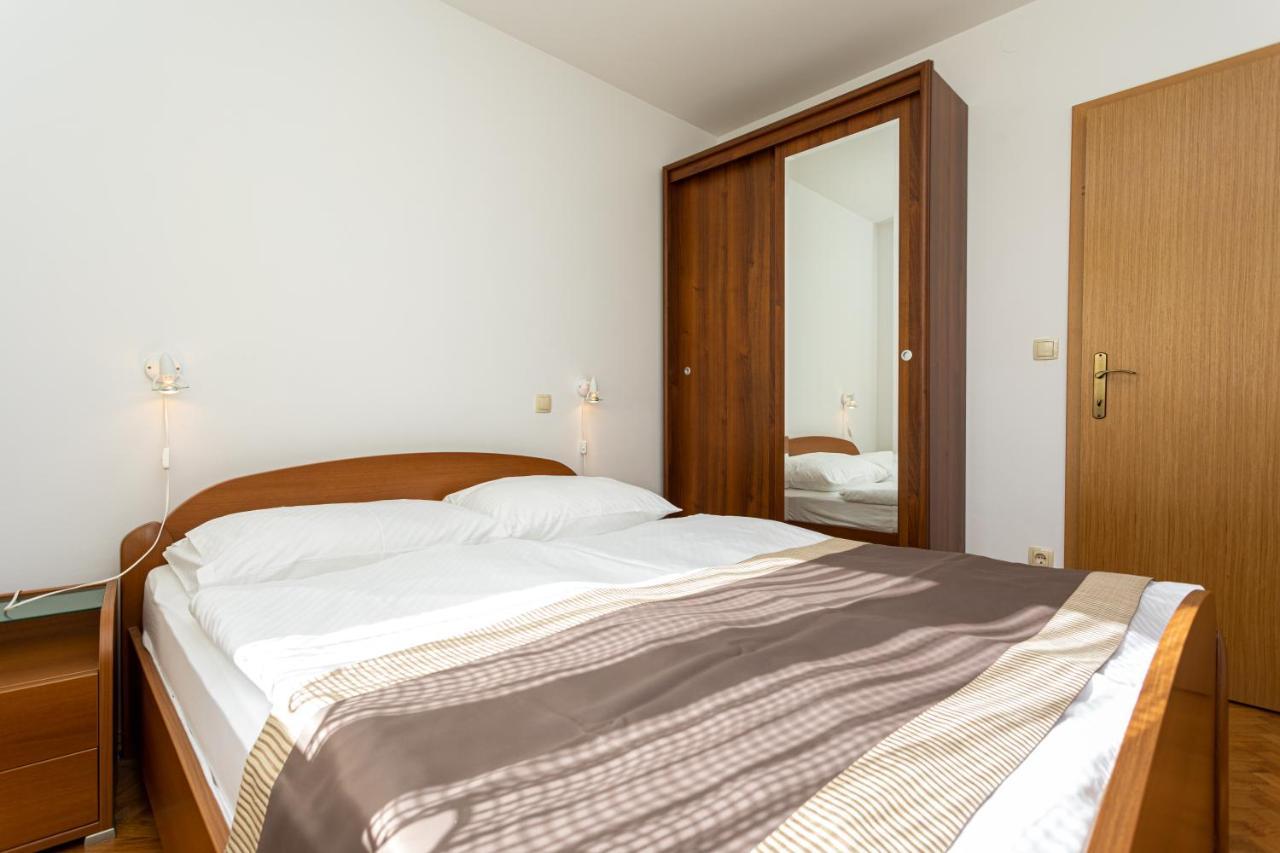 Apartments Crnekovic IV Baška Eksteriør bilde