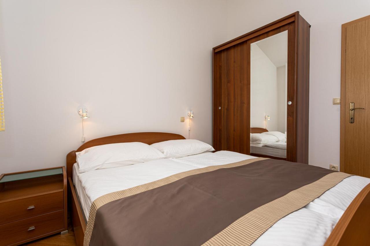 Apartments Crnekovic IV Baška Eksteriør bilde